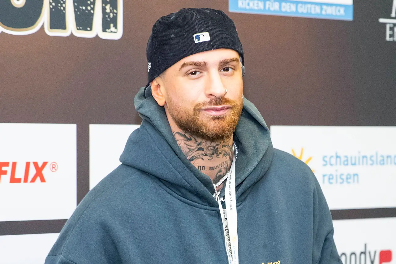 gigi birofio gesteht seitensprung mit tatowiererin Gigi Birofio lächelt leicht in die Kamera. - Foto: IMAGO / Beautiful Sports