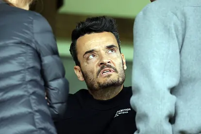 Giovanni Zarrella ist im Gespräch und schaut wütend.