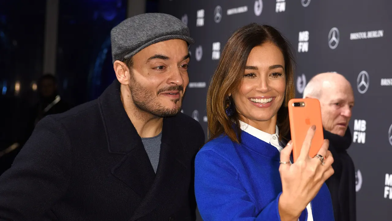 Jana Ina & Giovanni Zarrella Jana Ina & Giovanni Zarrella - Foto: Zacharie Scheurer/Getty Images for MBFW