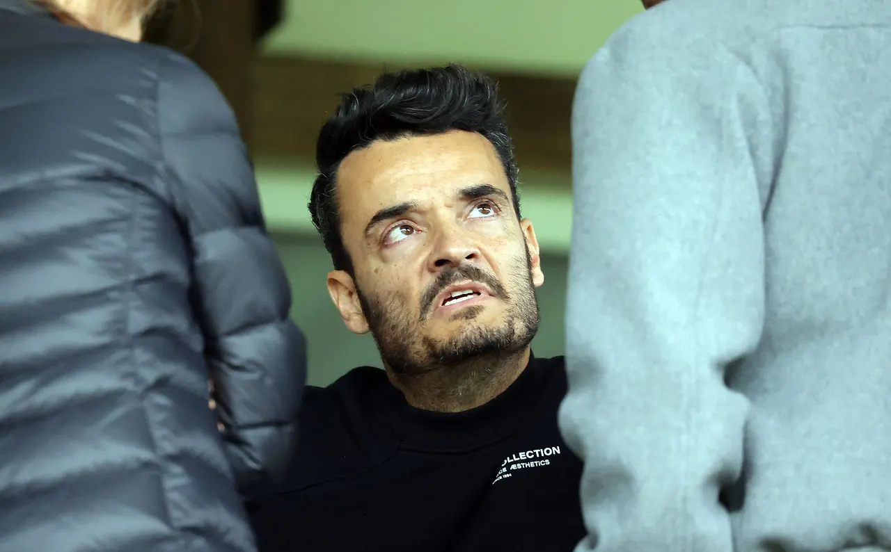 giovanni zarrella-alte-wunden-imago1062879111 Giovanni Zarrella ist im Gespräch und schaut wütend. - Foto: IMAGO / Sportfoto Rudel