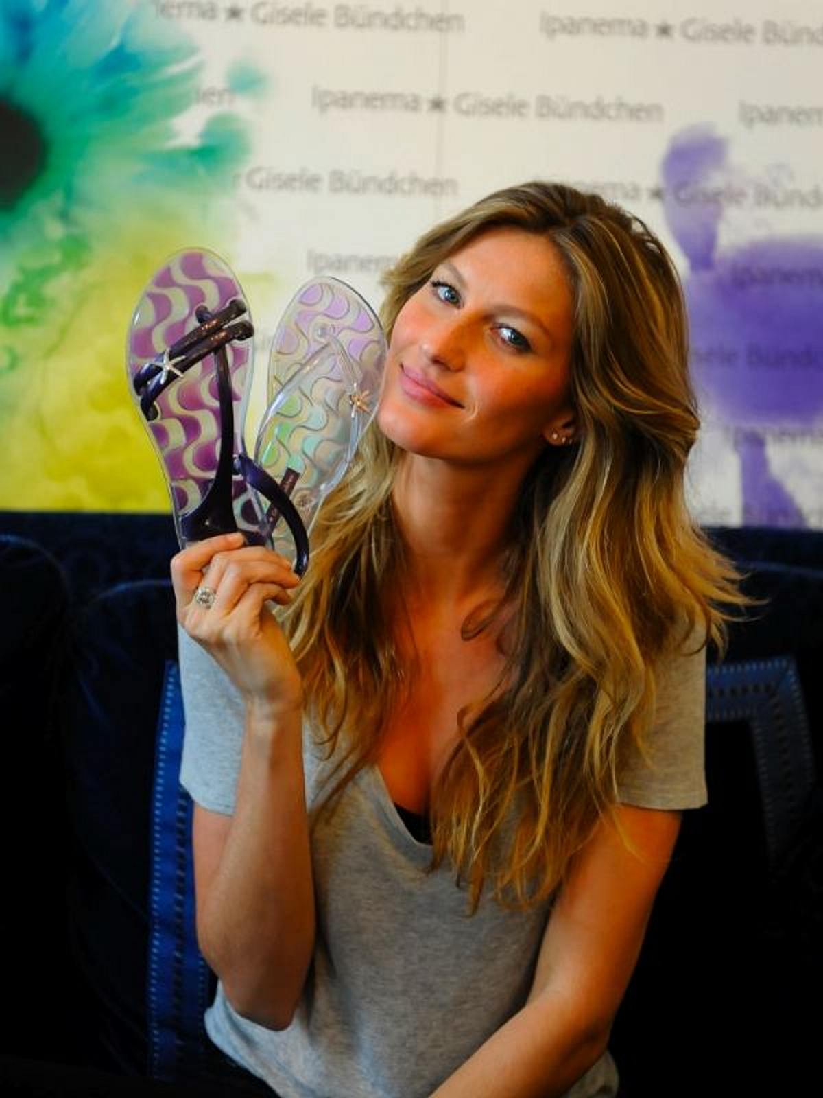 Gisele Bündchen: Heiße Sohlen für die neue Kollektion von Ipanema - Bild 2