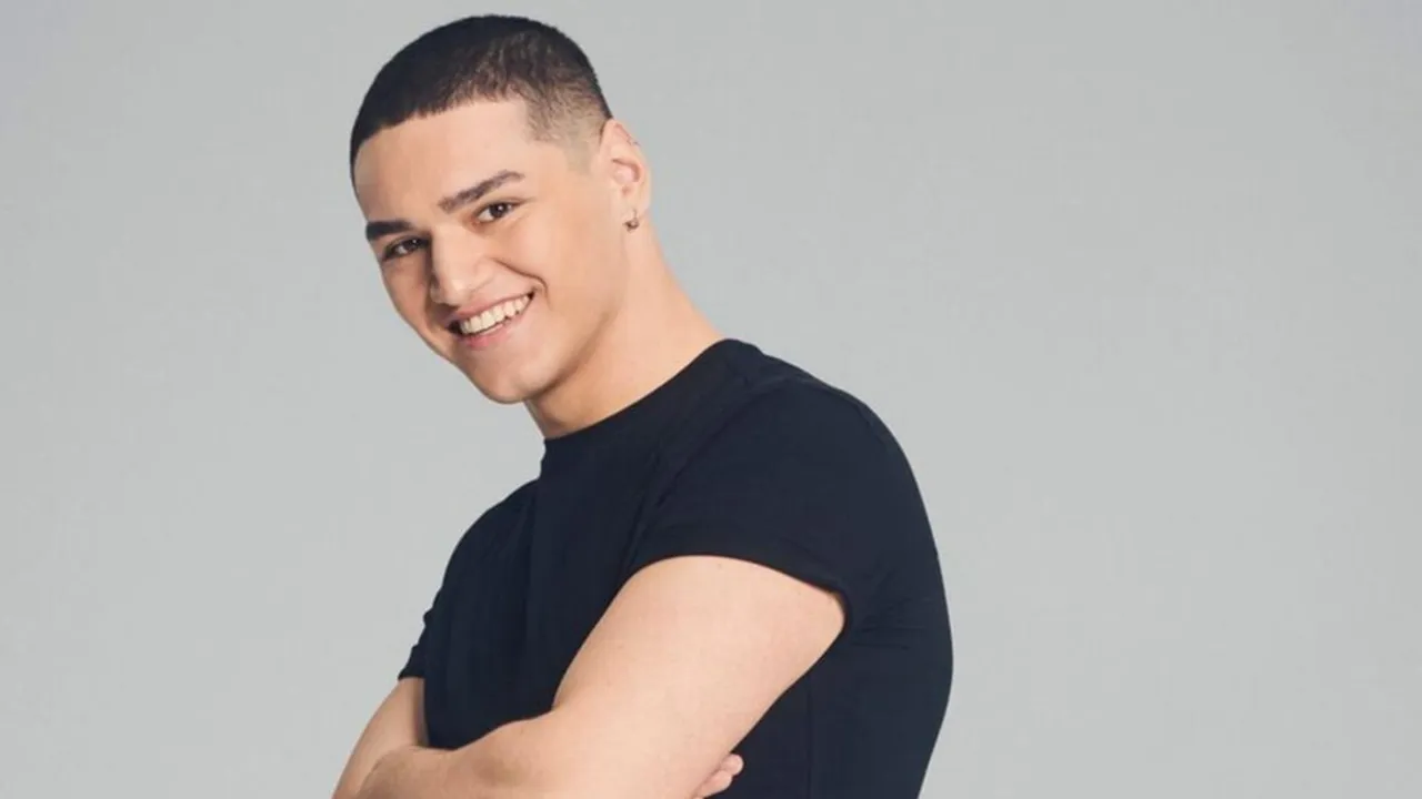 GNTM-Kandidat Faruk GNTM-Kandidat Faruk lächelt in die Kamera - Foto: Michael de Boer / ProSieben