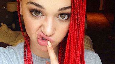 Luana hat jetzt rote Rastas - Foto: Instagram/ Luana.topmodel.2016