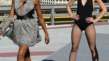 Naomi Campbell zeigt den Mädels von GNTM, wie es geht - Foto: ProSieben