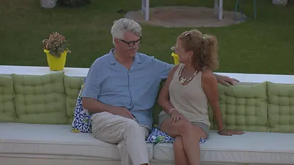 "Golden Bachelor" Franz und Sylvia schauen sich innig an