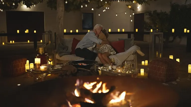 Franz Stärk und seine Siegerin kuscheln beim Dream-Date