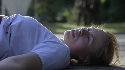Zoe (Laura Dandelion Seibert)