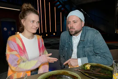 GZSZ: Paulina wird bei John misstrauisch.