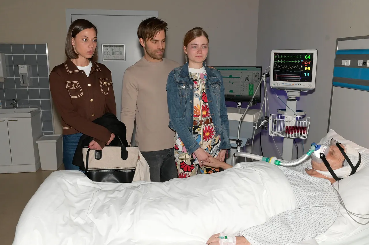 gzsz-bangen-um-gerner GZSZ-Szene: Matilda, Julian und Johanna stehen besorgt an Gerners Krankenbett. Er liegt am Beatmungsgerät und liegt im Koma. - Foto: RTL / Rolf Baumgartner