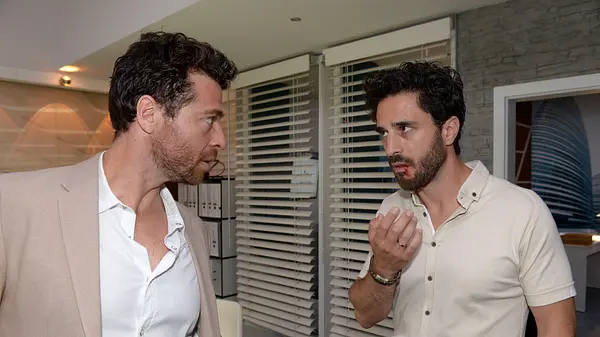 Carlos (Patrick Fernandez) und Tobias (Jan Kittmann)