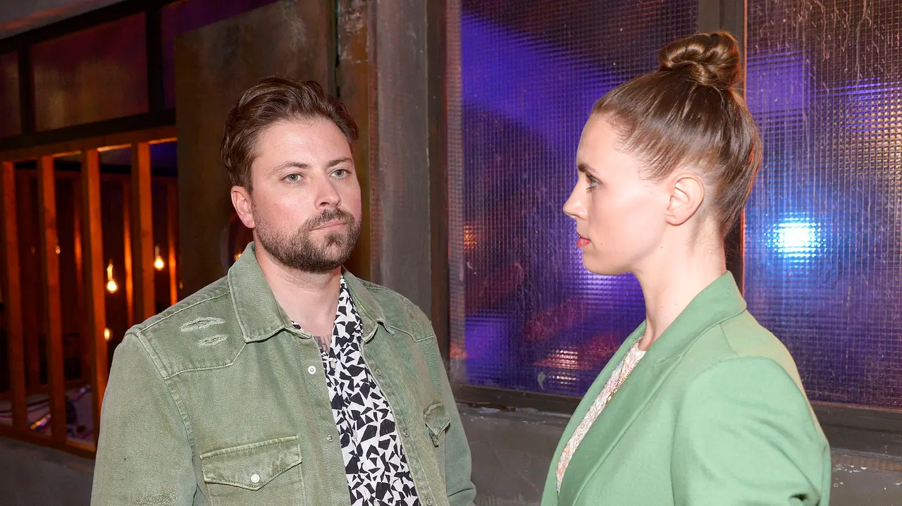 John (Felix von Jascheroff) und Zoe (Lara Dandelion Seibert) John (Felix von Jascheroff) und Zoe (Lara Dandelion Seibert) - Foto: RTL/ Rolf Baumgartner