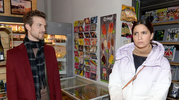 Felix (Thaddäus Meilinger) und Laura (Chryssanthi Kavazi)