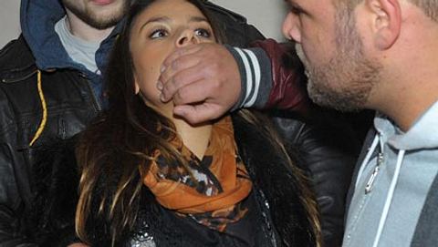 Jasmin wird auf offener Straße überfallen - Foto: RTL / Rolf Baumgartner