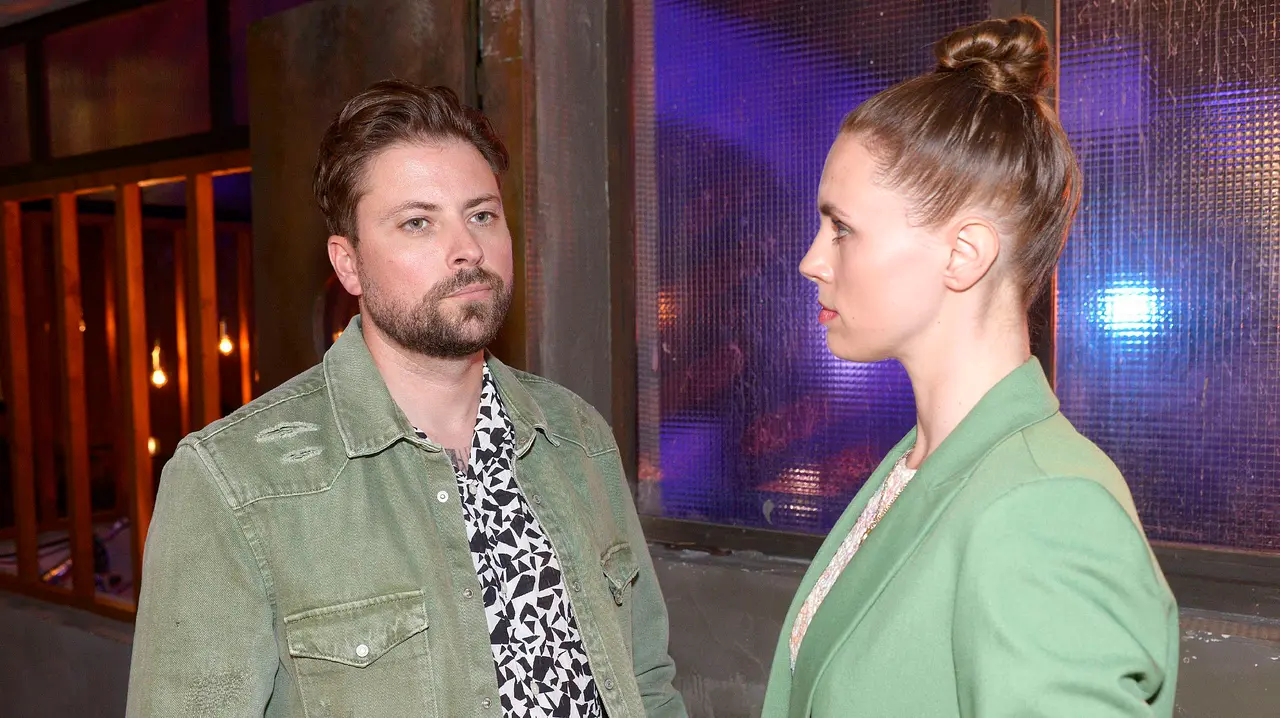 John (Felix von Jascheroff) und Zoe (Lara Dandelion Seibert) John (Felix von Jascheroff) und Zoe (Lara Dandelion Seibert) - Foto: RTL/ Rolf Baumgartner