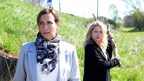 Katrin (Ulrike Frank) und Melanie (Diana Staehly) - Foto: TVNOW/ Rolf Baumgartner