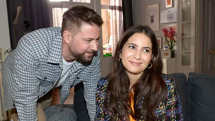 Laura (Chryssanthi Kavazi) und John (Felix von Jascheroff)