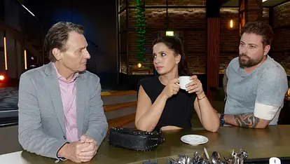 Laura und John