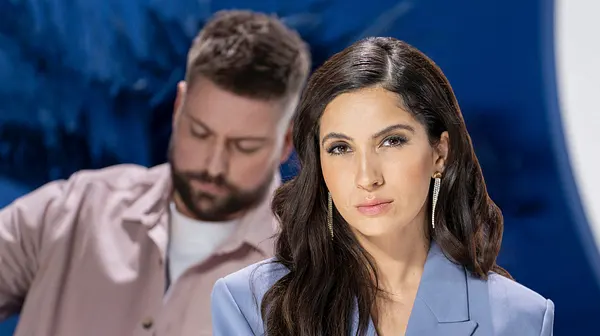 John (Felix von Jascheroff) und Laura (Chryssanthi Kavazi)