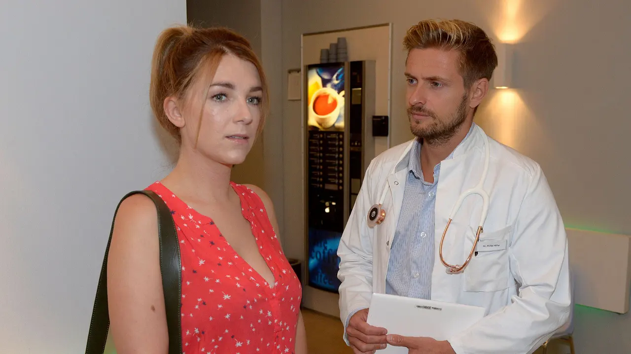 Lilly (Iris Mareike Steen) und Philip (Jörn Schlönvoigt) Lilly (Iris Mareike Steen) und Philip (Jörn Schlönvoigt) - Foto: RTL/ Rolf Baumgartner