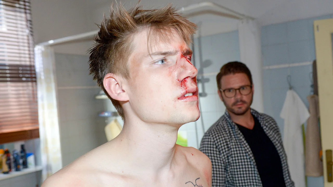 Moritz (Lennart Borchert) und Tuner (Thomas Drechsel) Moritz (Lennart Borchert) und Tuner (Thomas Drechsel) - Foto: TVNOW/ Rolf Baumgartner