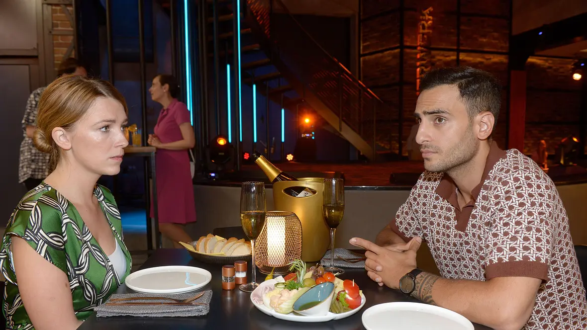 Lilly (Iris Mareike Steen) und Nihat (Timur Ülker)