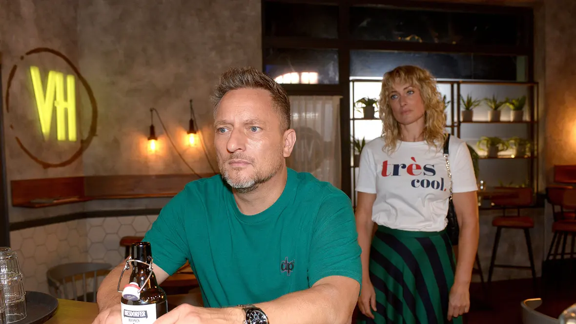  Maren (Eva Mona Rodekirchen) und Michi (Lars Pape)