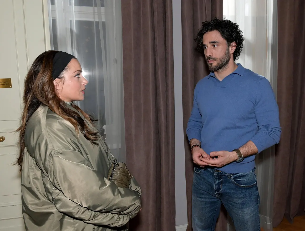 gzsz-vorschau-emily-tobias-zweite-chance GZSZ-Szene: Emily und Tobias stehen sich distanziert gegenüber. Gibt es für beide noch eine Chance? - Foto: RTL / Rolf Baumgartner