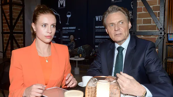 Gerner (Wolfgang Bahro) und Zoe (Lara Dandelion Seibert)