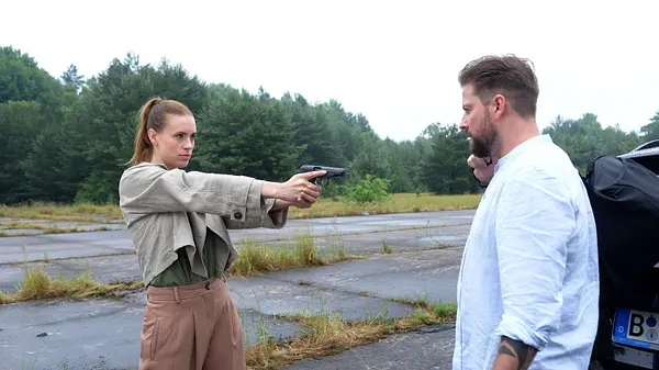 Zoe (Lara Dandelion Seibert) und John (Felix von Jascheroff)