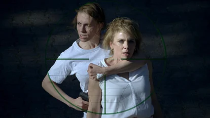 Zoe (Laura Dandelion Seibert) und Yvonne (Gisa Zach)