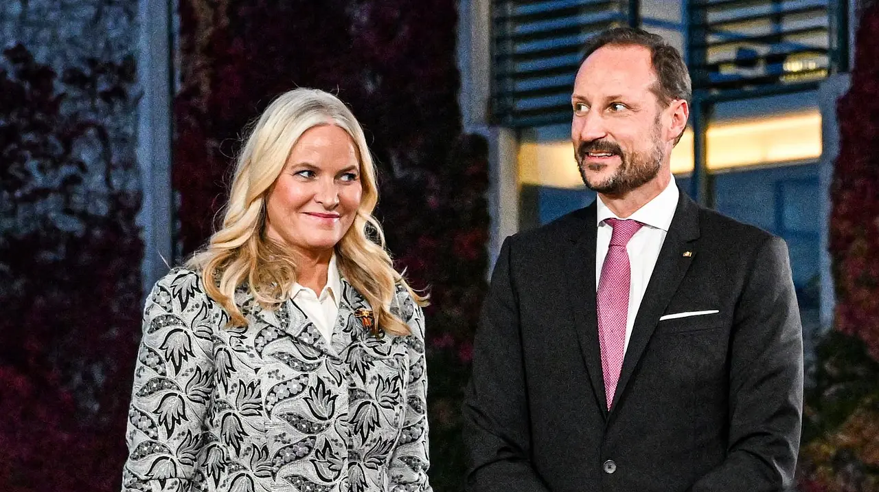 Prinzessin Mette Marit & Prinz Haakon Prinzessin Mette Marit & Prinz Haakon - Foto: IMAGO / Funke Foto Services