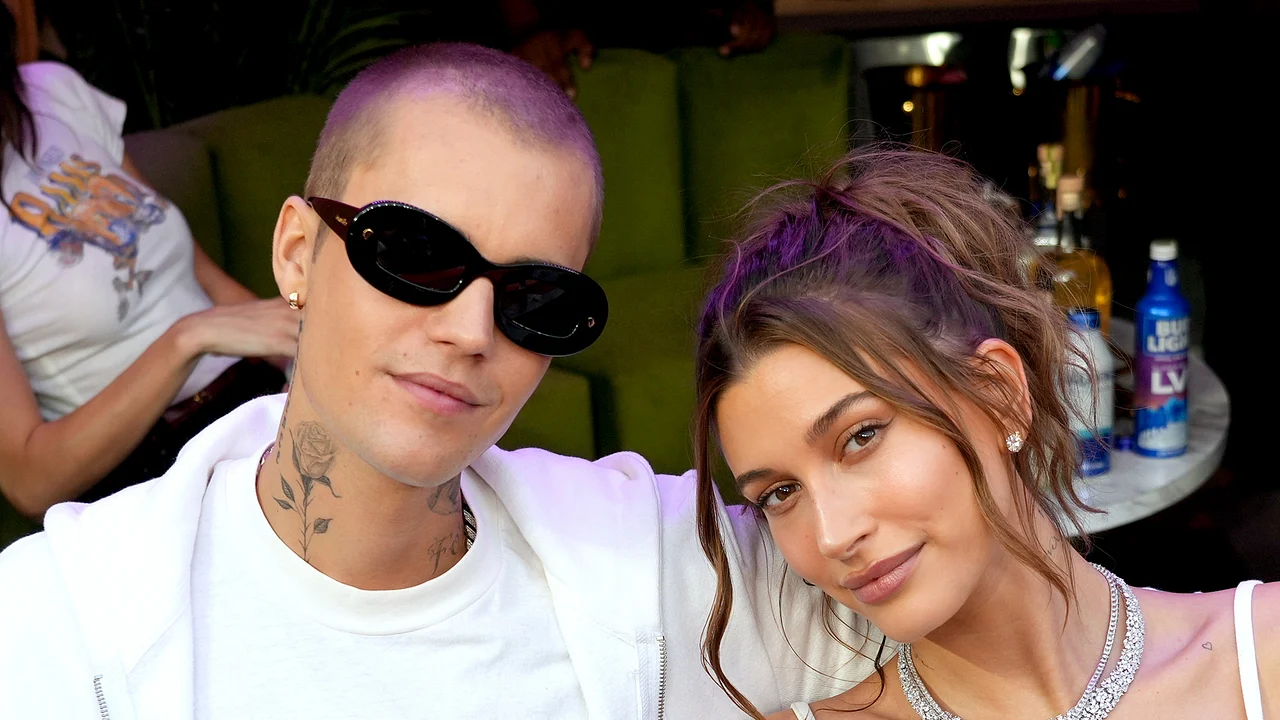 Justin und Hailey Bieber Justin und Hailey Bieber - Foto: Kevin Mazur/Getty Images for Roc Nation