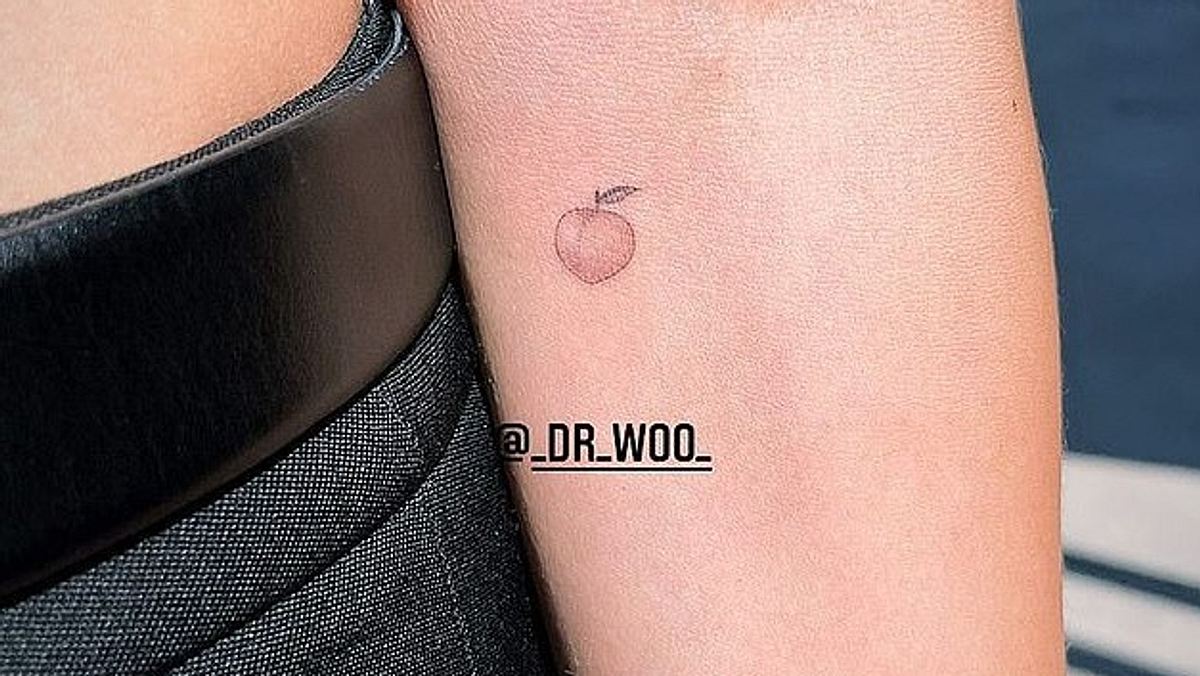 Hailey Biebers Pfirsich-Tattoo