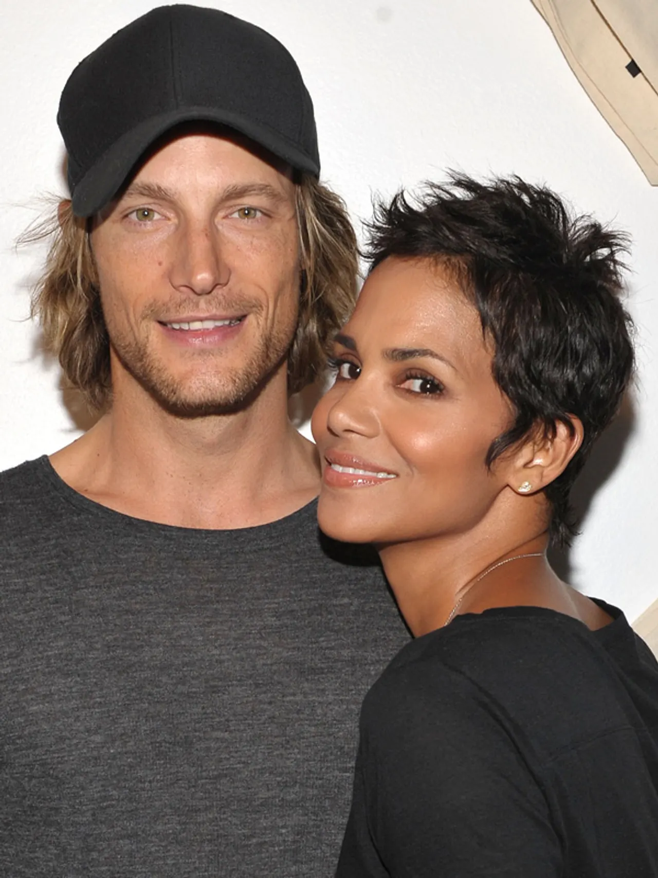 Hally Berry und Gabriel Aubry können ihr Glück kaum fassen Hally Berry und Gabriel Aubry können ihr Glück kaum fassen - Foto: GettyImages