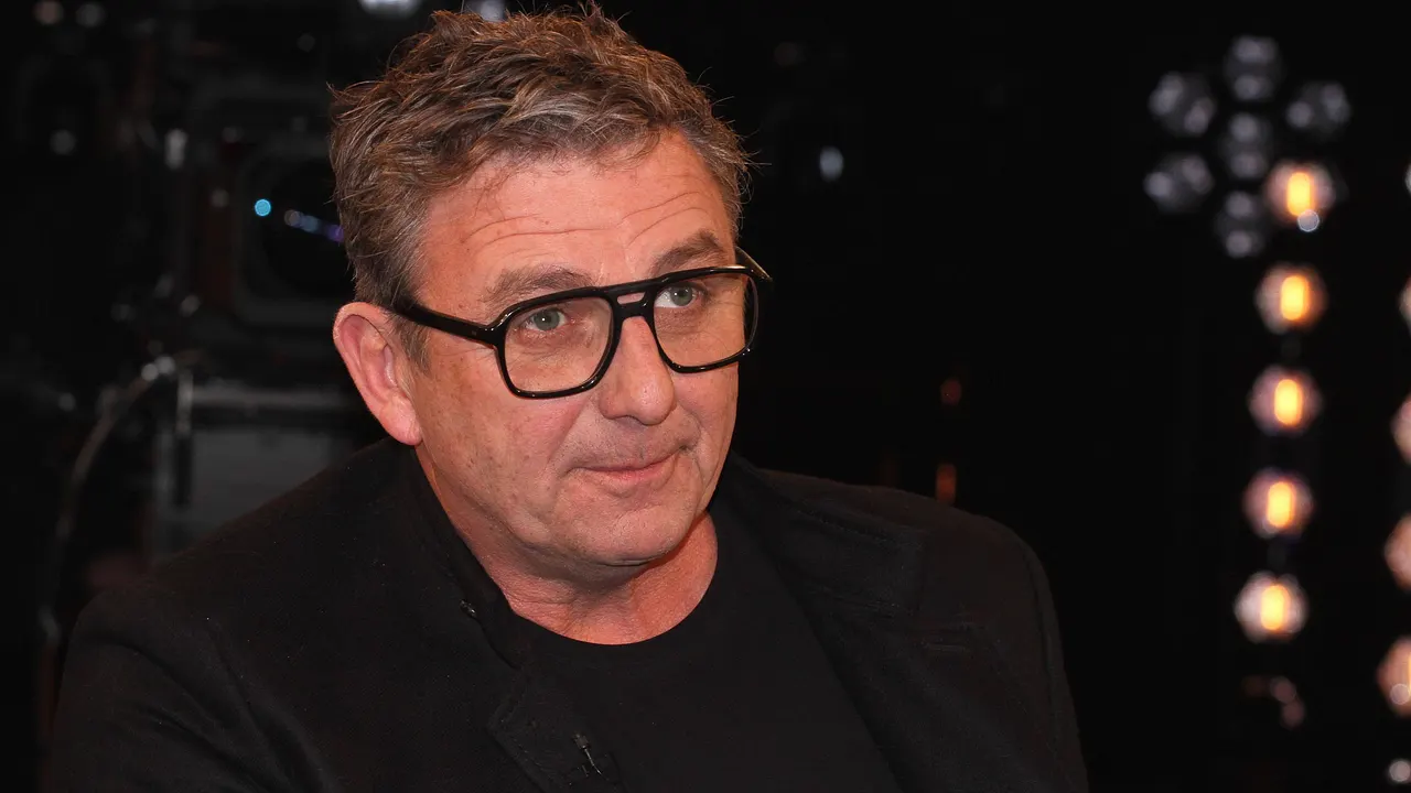 Hans Sigl Hans Sigl in einer Talkshow - Foto: IMAGO / Andre Lenthe