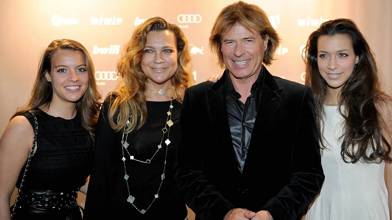 Hansi Hinterseer mit Gattin Romana und seinen Töchtern Jessica und Laura Hansi Hinterseer mit Gattin Romana und seinen Töchtern Jessica und Laura - Foto: IMAGO / GEPA