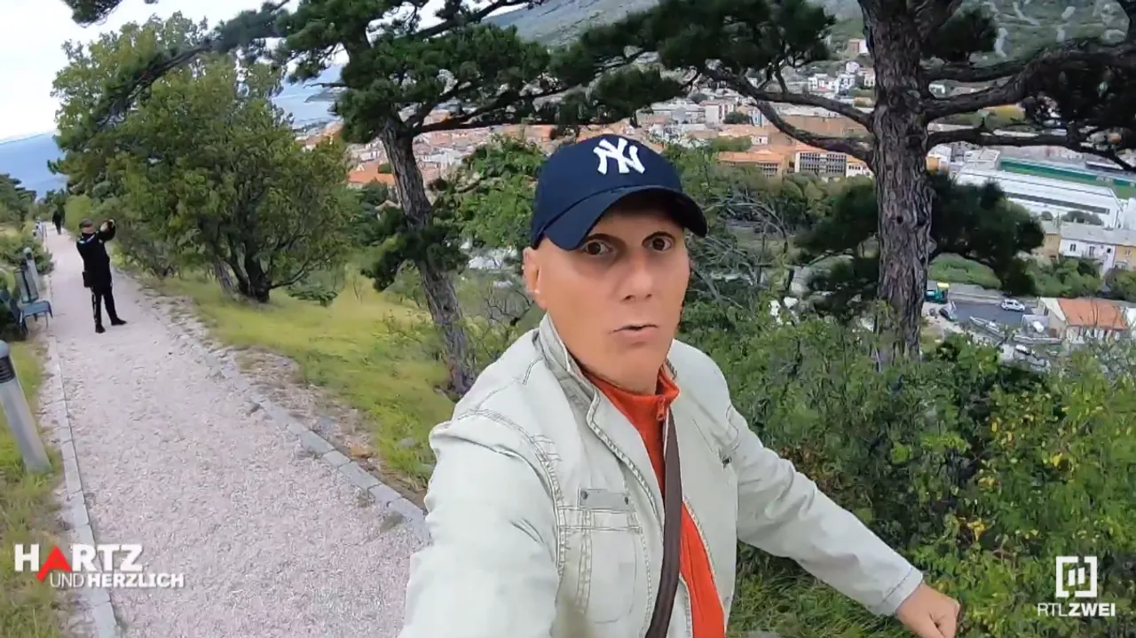 "Hartz und herzlich"-Elvis in Kroatien Hartz und herzlich-Elvis in Kroatien - Foto: Screenshot / TVNow