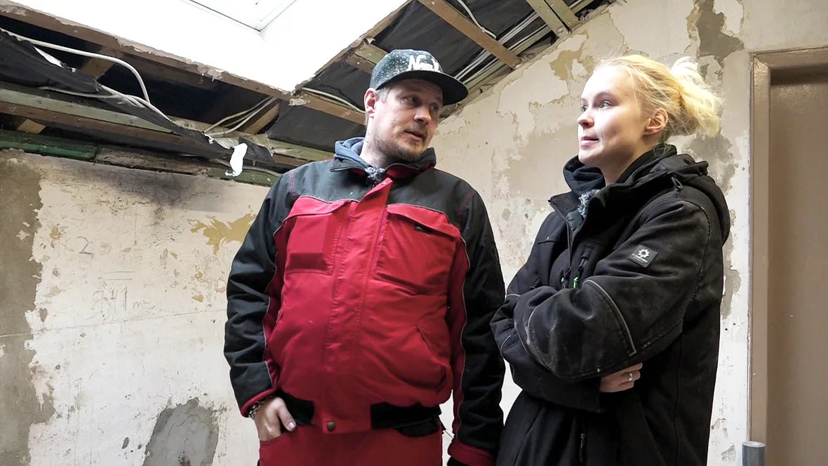 "Hartz und herzlich"-Cindy & Ossi stehen in ihrem zu renovierenden Haus "Hartz und herzlich"-Cindy & Ossi stehen in ihrem zu renovierenden Haus