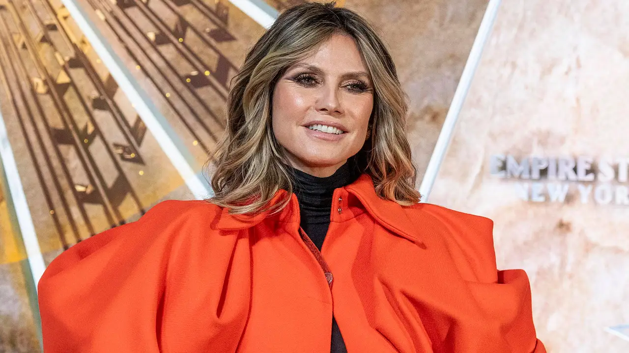 Heidi Klum Heidi Klum in knallorangener Jacke - Foto: IMAGO / ZUMA Press Wire