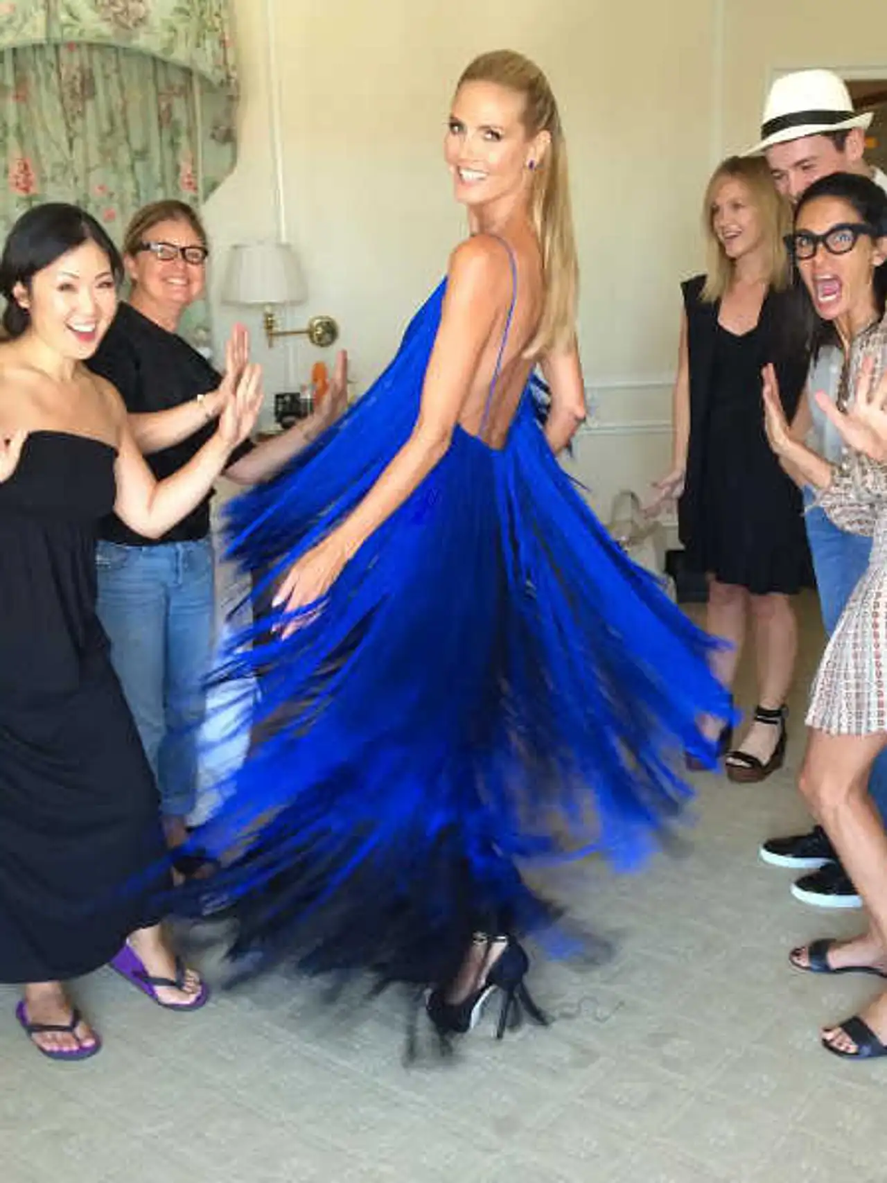 Heidi Klum in ihrem Fransen-Kleid. Heidi Klum in ihrem Fransen-Kleid. - Foto: Facebook / Heidi Klum