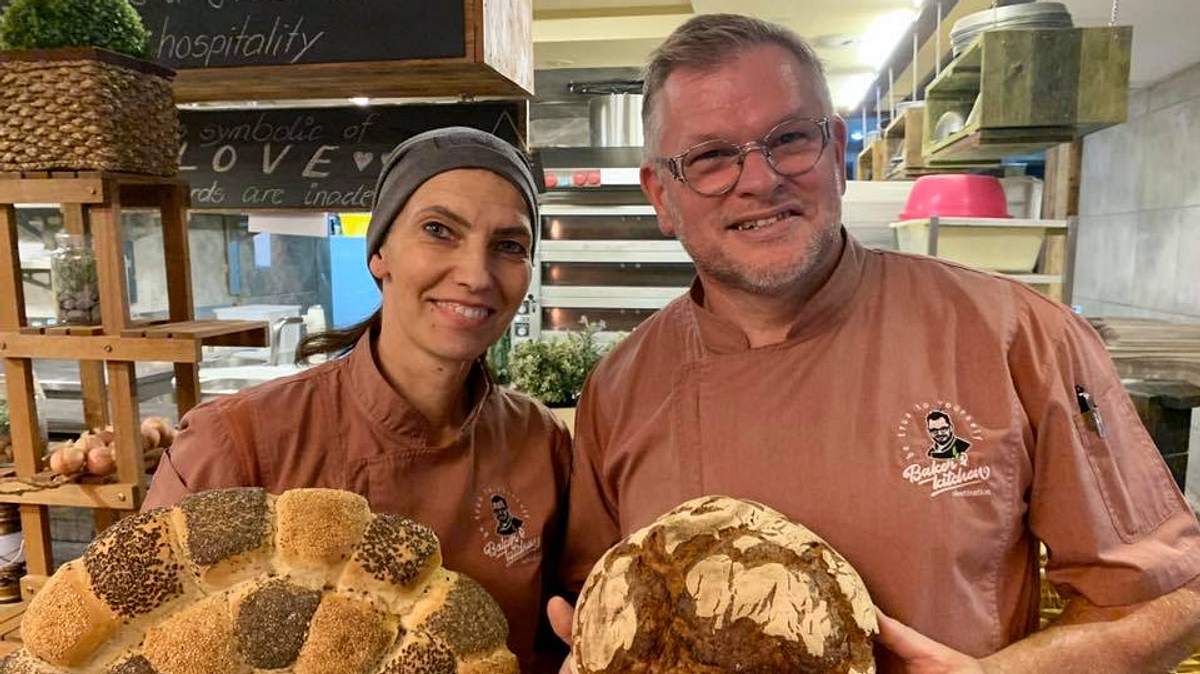 Heike und Sven Mostegl in ihrer Baker's Kitchen in Dubai