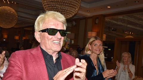 Heino am klatschen. - Foto: IMAGO / Manfred Siebinger