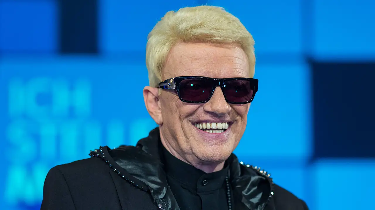 Heino betritt die Bühne nie ohne Brille Heino betritt die Bühne nie ohne Brille - Foto: Imago
