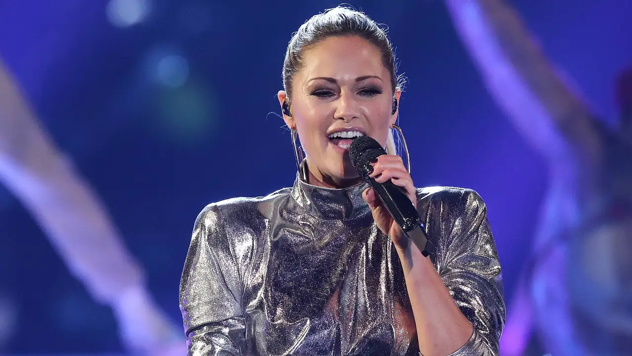 Helene Fischer mit Make-Up beim Auftritt Helene Fischer mit Make-Up beim Auftritt - Foto: Imago