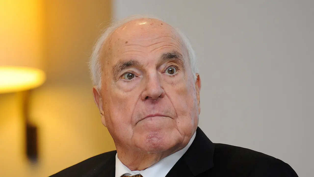Helmut Kohl 7 Jahre nach seinem Tod: Jetzt will sein Enkel in seine Fußstapfen treten Helmut Kohl 7 Jahre nach seinem Tod: Jetzt will sein Enkel in seine Fußstapfen treten - Foto: IMAGO / epd