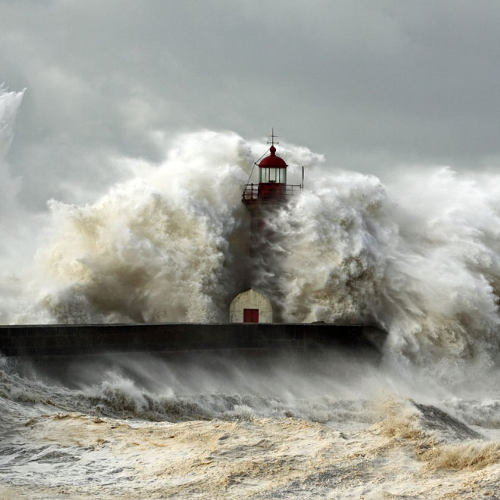 Gewitter und  Mega Sturm  Das Herbst Wetter eskaliert 