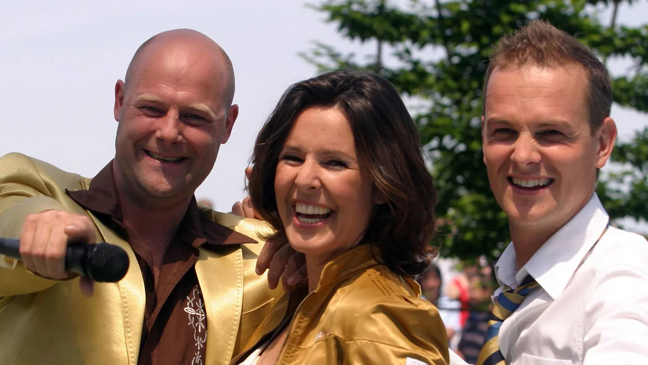 Hermes House Band mit Judith Ansems Hermes House Band im ZDF-Fernsehgarten 2004 - Foto: Imago