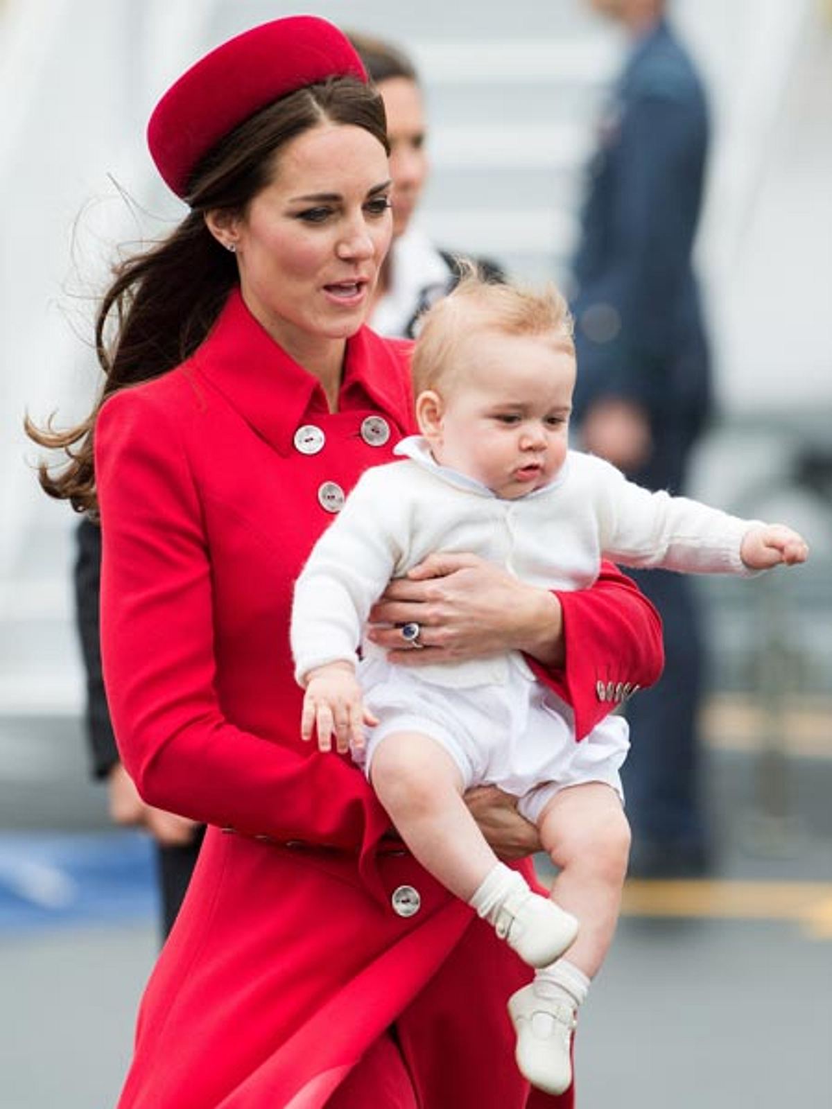 Baby George stehen die Haare zu Berge