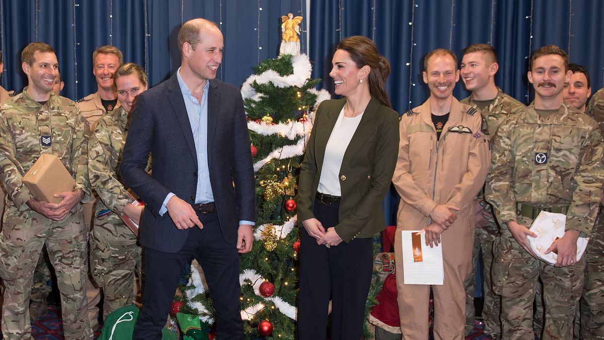 Herzogin Kate trägt Partnerlook mit dem Weihnachtsbaum