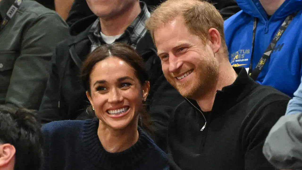 Herzogin Meghan & Prinz Harry Herzogin Meghan & Prinz Harry grinsen für die Fotografen. - Foto: IMAGO / Cover-Images